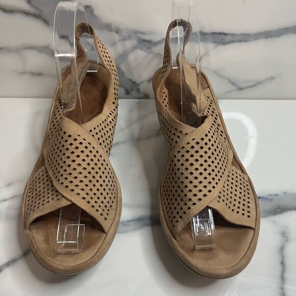 Clarks Artisan | Women's Neutral Nubuck Hook & Loop Wedge Clarene Sandals Sz 8 - Picture 2 of 7